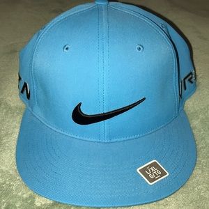 NWT Nike flat bill tour fitted golf hat